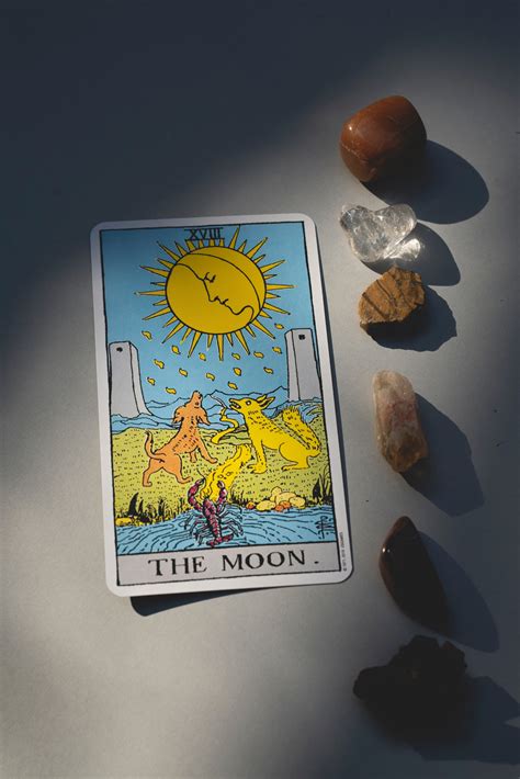 halo moon tarot